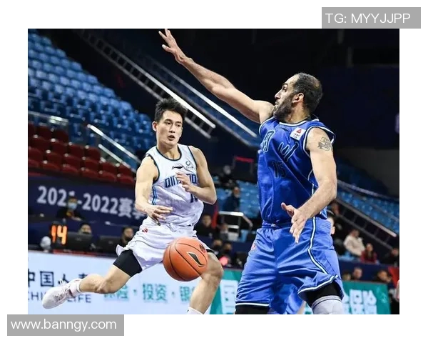 成都篮球队进攻策略分析与得失评估探讨